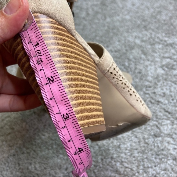 Tan block‎ heels size 8 - Picture 6 of 6